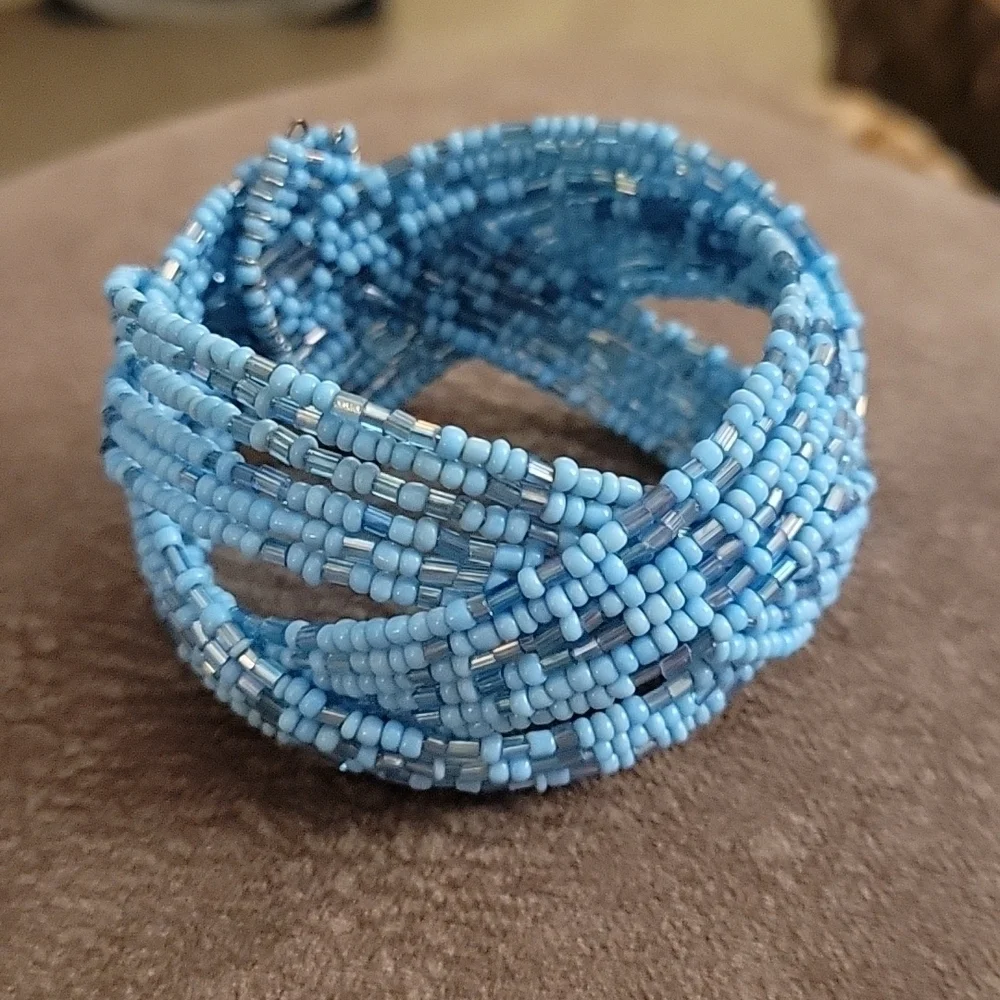 5/$25 VTG 1990s Turquoise Colored Glass Beaded Braided Chunky Cuff Bracelet - Picture 2 of 6